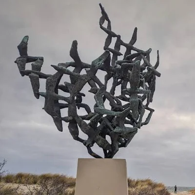 Uferpromenade Warnemünde | Treffpunkt: Bronzeplastik 