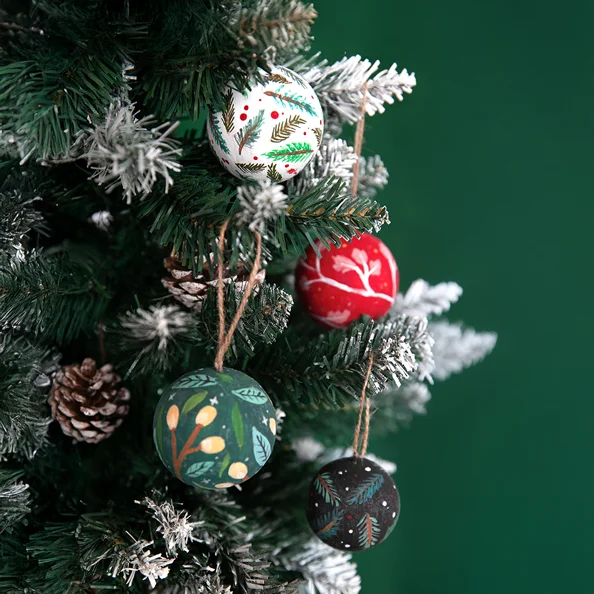 Neue ArtNight-Motive und -Erlebnisse The Art of Painting: Weihnachtskugeln