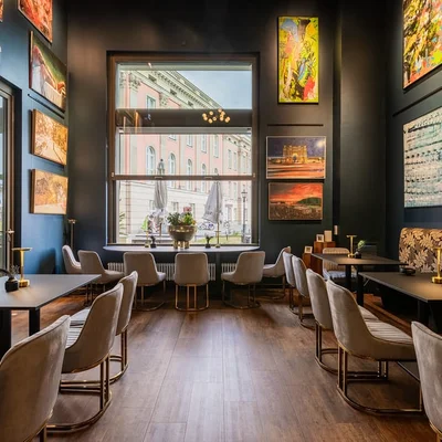 Claudia Goldschmidt Art&Sip Lounge// Location CUYL